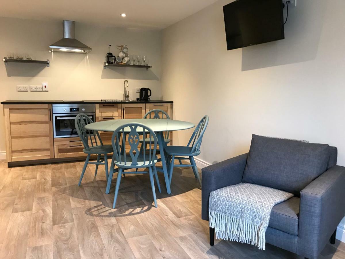 Bush House Accommodation - The Courthouse Apartment บุชมิลส์ ภายนอก รูปภาพ